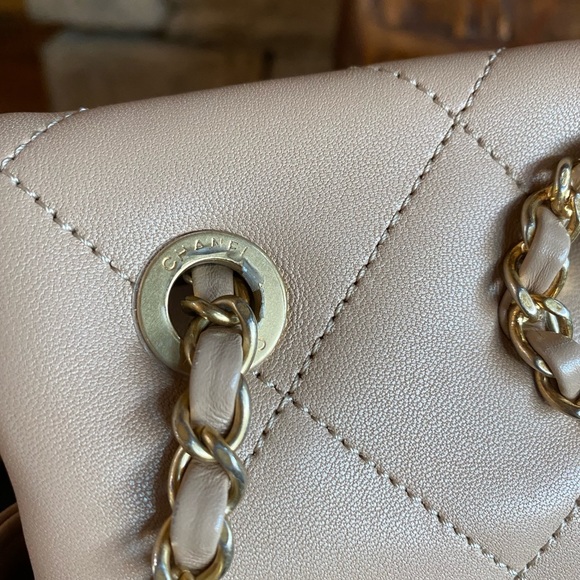 🦄 RARE Auth. Chanel 20P Med. center cutout flap - Picture 9 of 17